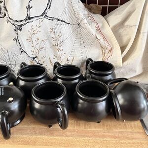 4 W-S Halloween cauldron mugs (2012)